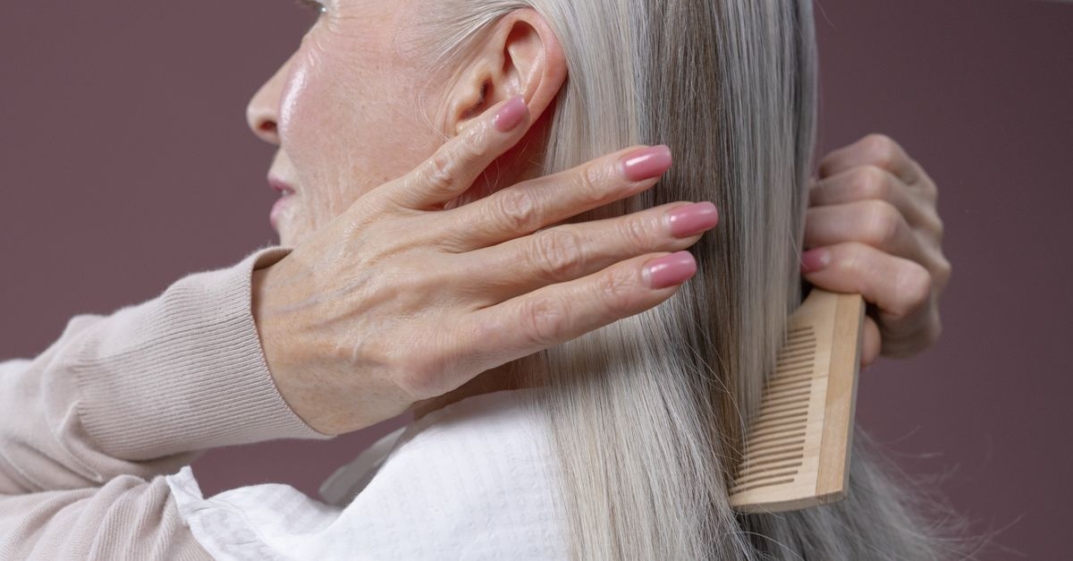 Sanft entwirren statt Ziepen: So kämmst du deine Haare schmerzfrei und ohne Frust