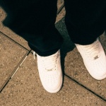 So kombinierst du schmale Sneaker mit weiter Hose: 7 stylische Looks für jeden Tag