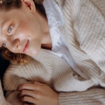 Styling-Guide: So kombinierst du einen kurzen Cardigan modern und vielseitig