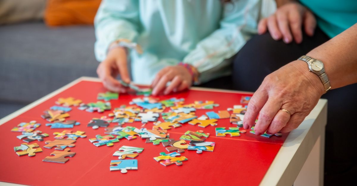 Klein, aber genial: So richtest du deine Puzzleecke platzsparend und gemütlich ein