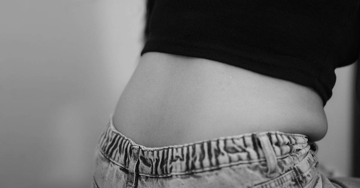 Mehr Bein, weniger Bauch: Warum ein hoher Bund bei kurzem Oberkörper perfekt sitzt