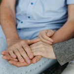 Gemeinsam stark: Wie Paare Pflegebedürftigkeit meistern und Nähe bewahren