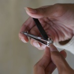 Nagelhaut richtig behandeln: Schneiden oder lieber sanft pflegen?